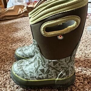 Bogs boots toddler size 9